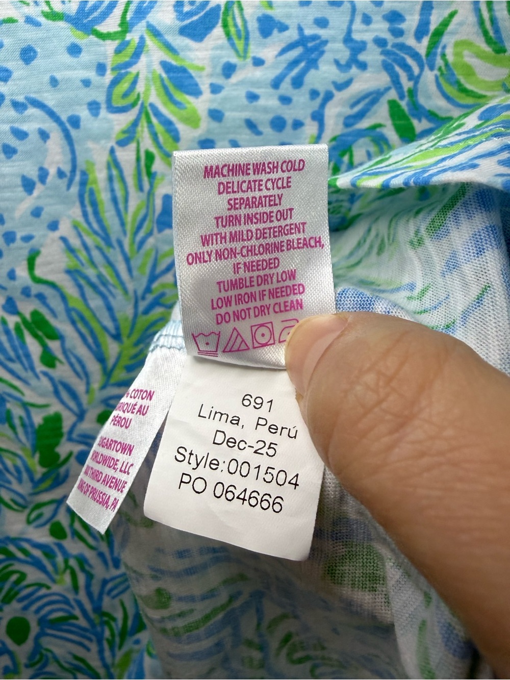 NWT Lilly Pulitzer Etta V-Neck Tee Dandy Lions Hydra Blue, size M - Picture 7 of 8
